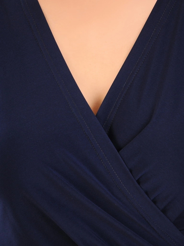 Granatowa sukienka rozkloszowana midi w kwiaty – kobiecy krój pięknie modelujący talię 30789