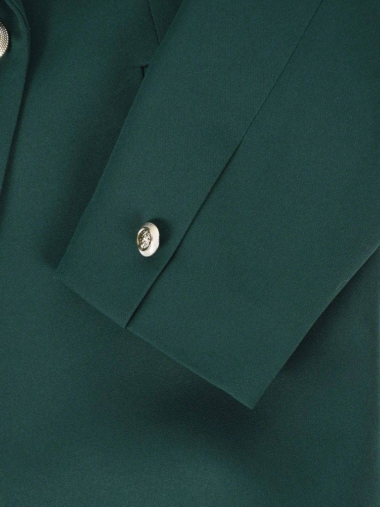 Elegancki kostium damski ze spodniami na wesele zieleń butelkowa – wysmuklający fason z cygaretkami w kant 42504