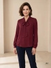 Bordowa bluzka damska na święta i andrzejki o prostym kroju – elegancki dekolt w serek z wiązaniem 40776