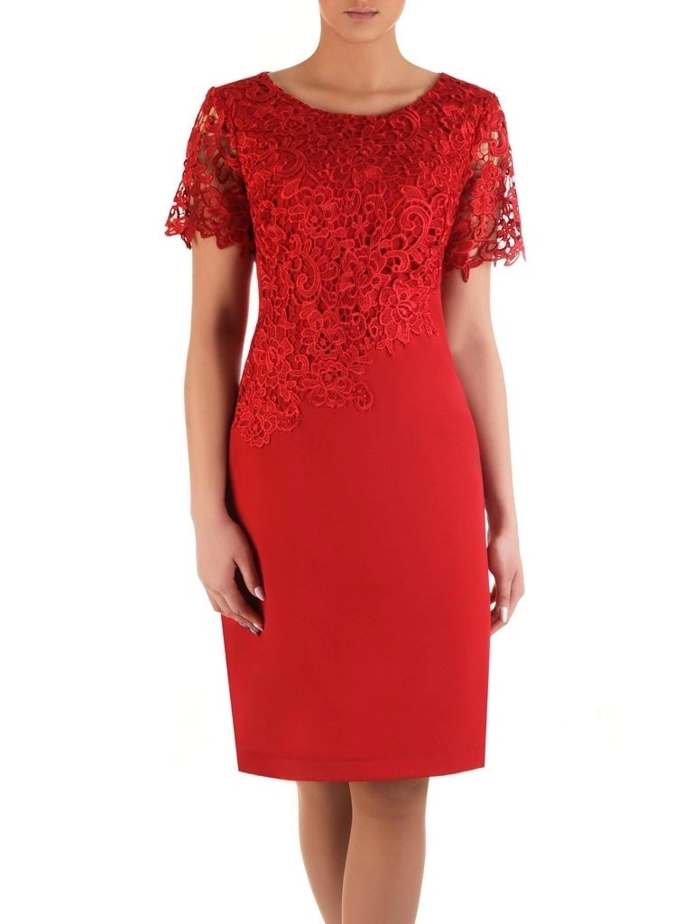 Czerwona sukienka na wesele midi w kwiatowy wzór – prosty fason wysmuklający sylwetkę 14571