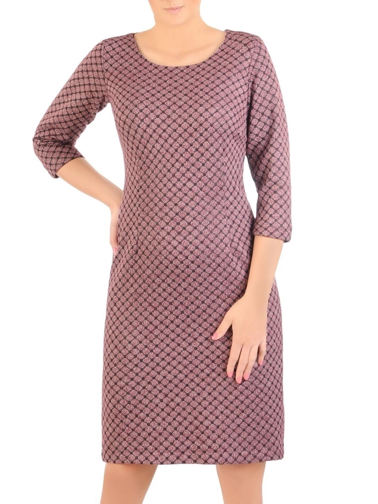 Elegancka fioletowa sukienka jesienna do pracy – prosty fason modelujący sylwetkę zaszewkami 34363
