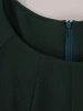 Elegancka sukienka trapezowa w kolorze butelkowej zieleni – tuszujący fason z praktycznymi kieszeniami 19103
