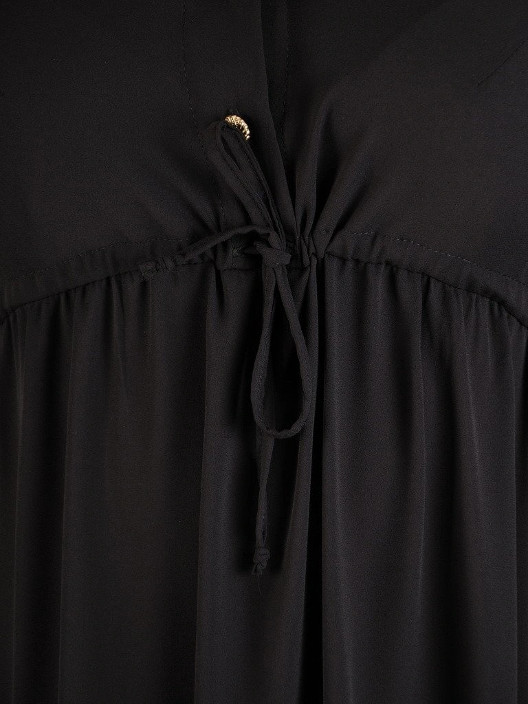 Elegancka sukienka damska midi rozkloszowana czarna – stylowy krój z ozdobnym wiązaniem 23241
