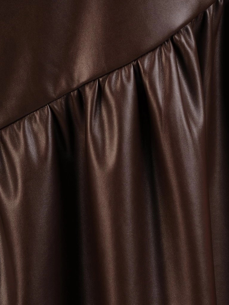 Elegancka brązowa sukienka rozkloszowana z rękawem 3/4 – efektowne marszczenie i dekolt w serek 27842