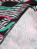 Wielobarwna bluzka plus size w zwierzęcy deseń na lato – trapezowy krój z dekoltem V, optycznie wysmuklający sylwetkę 39692