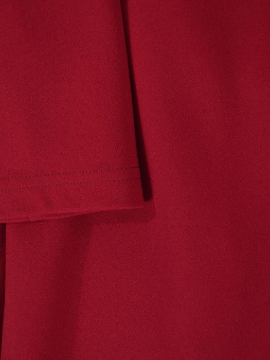 Elegancka czerwona sukienka midi z rękawem 3/4 – prosty krój z wyszczuplającymi zaszewkami 41284