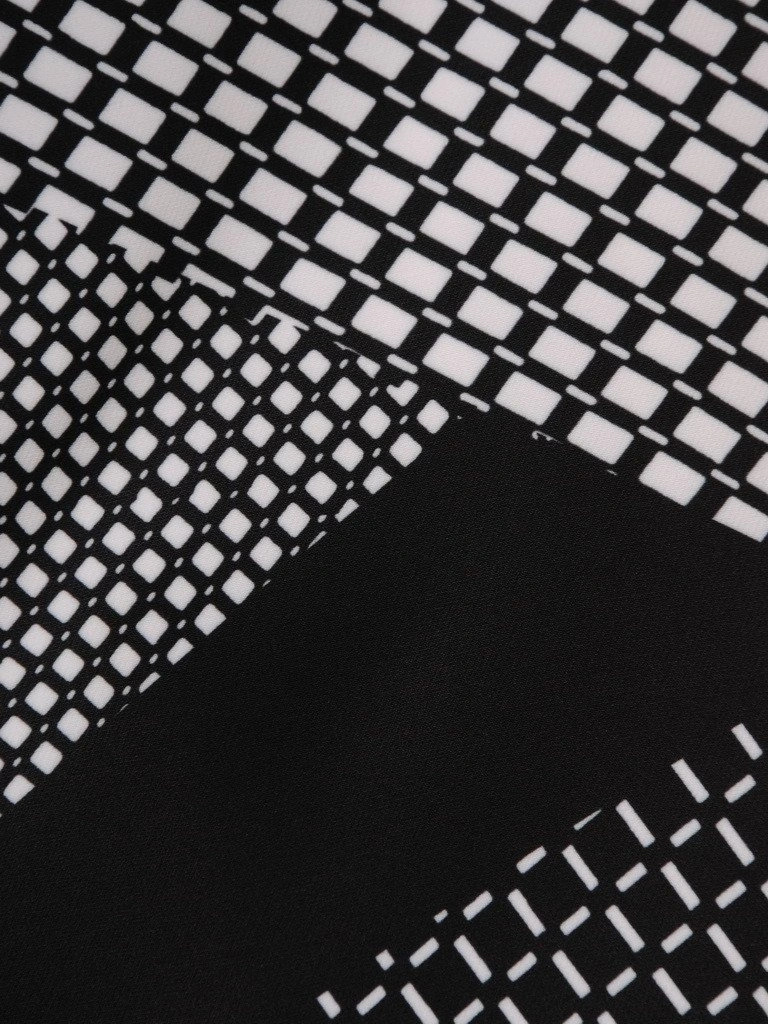 Czarna sukienka wizytowa w geometryczny deseń – prosty krój z efektownym dekoltem na plecach 19823