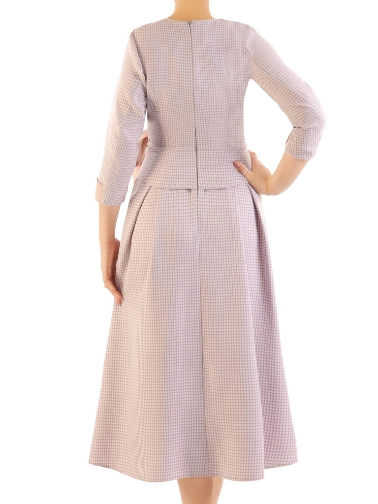 Elegancka sukienka rozkloszowana midi w pepitkę – kobiecy krój z wiązaniem w pasie 34682