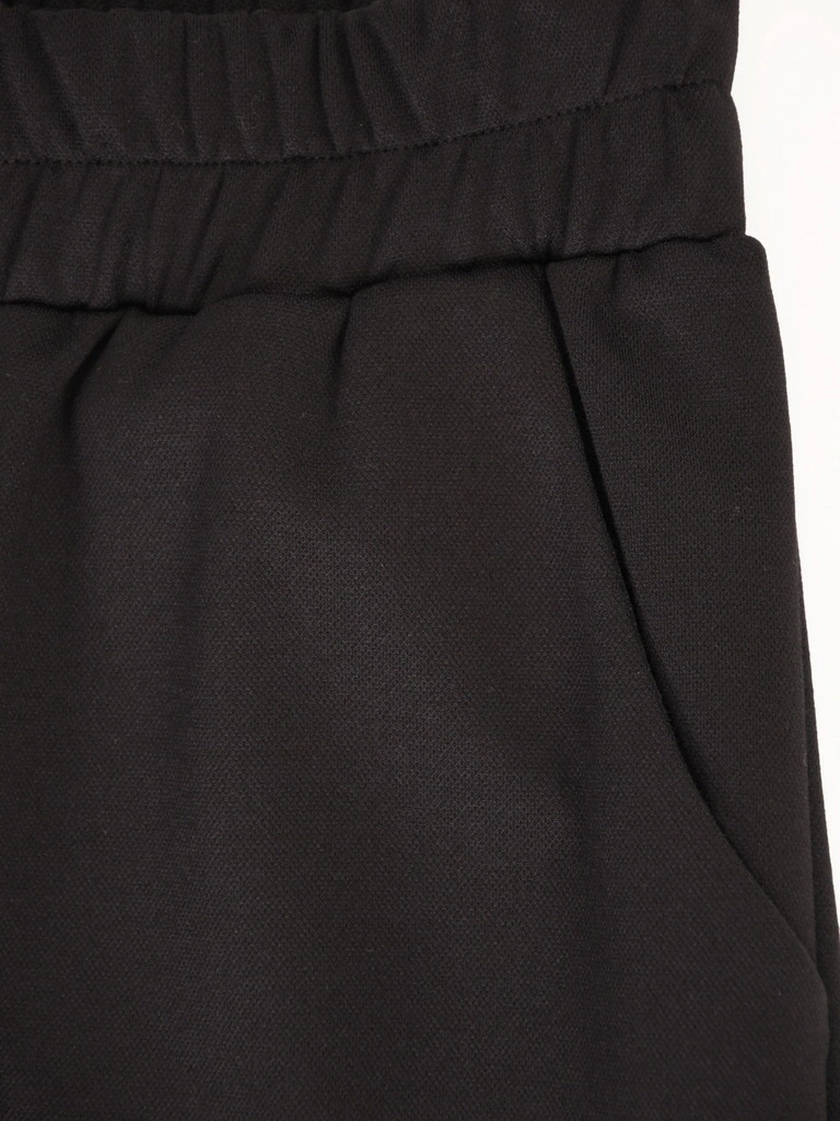 Elegancki czarny komplet damski ze spodniami – komfortowy prosty krój z wiskozy 42160