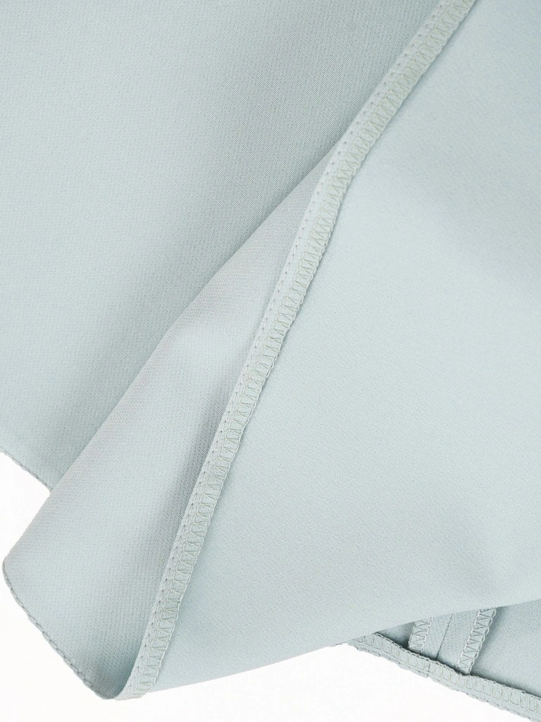 Elegancka miętowa sukienka rozkloszowana midi – kobiecy krój z cięciami wysmuklającymi figurę 41485