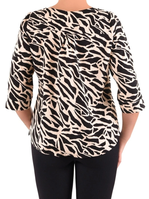 Bluzka plus size w czarno-kremowe cętki z dekoltem V na lato – prosty fason z mankietami, idealny do biura 40843