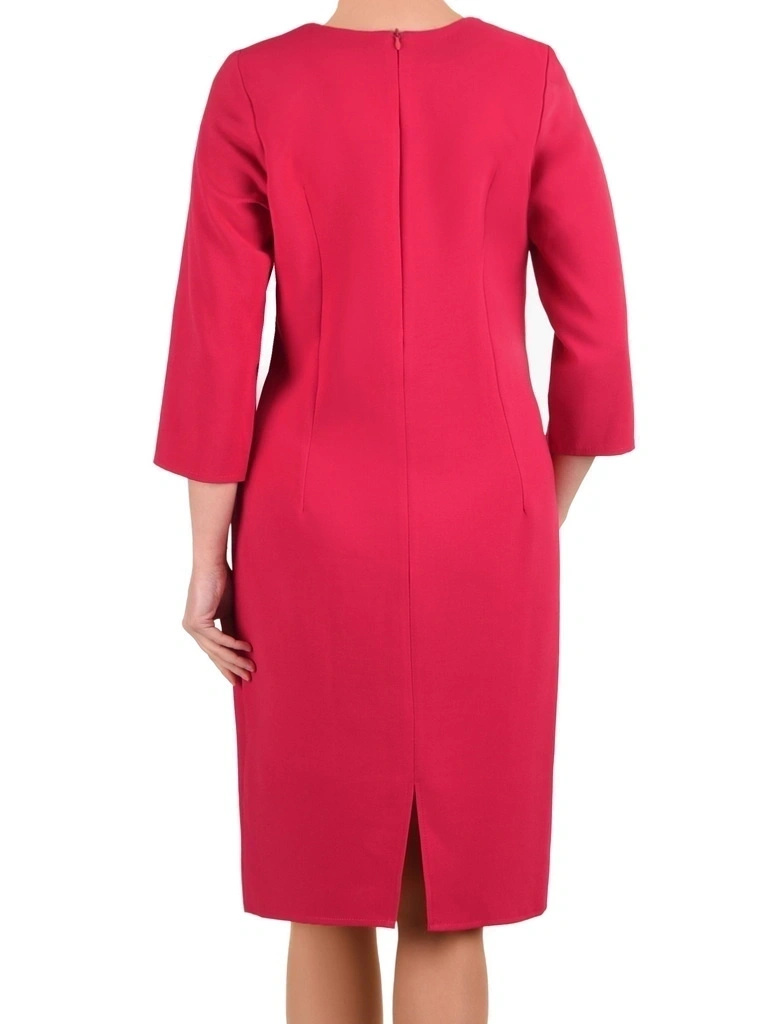 Elegancka malinowa sukienka midi o prostym kroju – modelujące pionowe przeszycia i rękaw 3/4 24931
