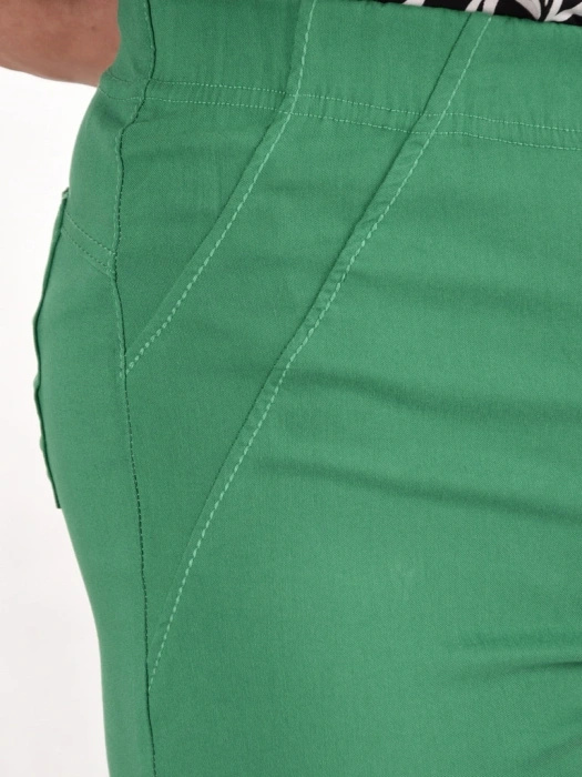 Eleganckie zielone spodnie damskie z prostą nogawką i elastyczną talią – komfortowe na lato i do biura plus size 37556