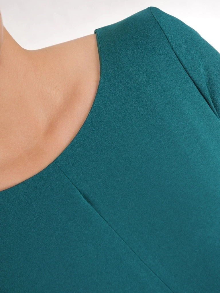Wizytowa sukienka rozkloszowana z wiązaną kokardą – elegancki fason midi w odcieniu zieleni 38767