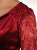 Aksamitna sukienka wyszczuplająca z koronkowymi rękawami 18890
