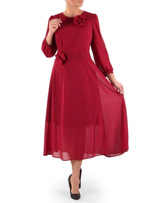 Elegancka sukienka rozkloszowana maxi w kolorze bordo – zwiewny krój z paskiem modelującym talię 41030