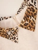 Prosta beżowa sukienka midi z akcentem animal print – maskująca baskinka i ozdobny kołnierzyk 34406