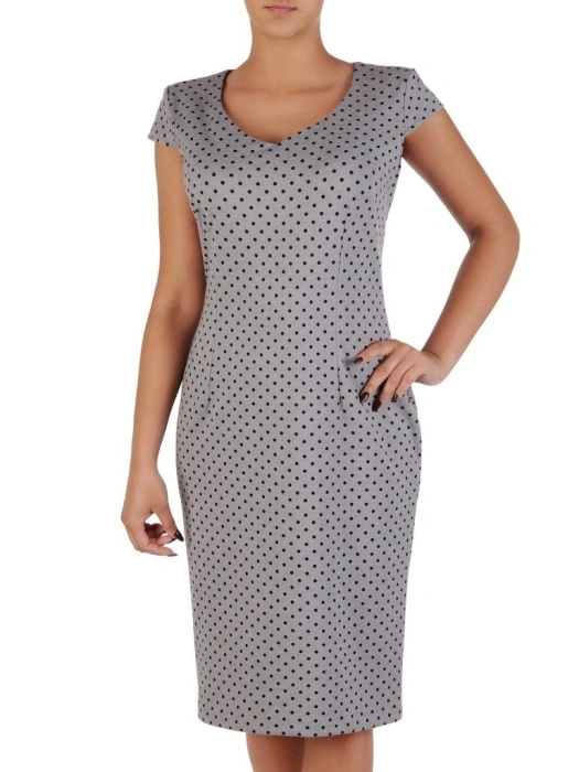 Prosta szara sukienka w grochy z dekoltem serek – uniwersalny fason do pracy i na co dzień 4385