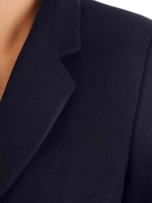 Elegancki płaszcz zimowy damski granatowy – klasyczny prosty krój z ozdobnymi klapami 27777