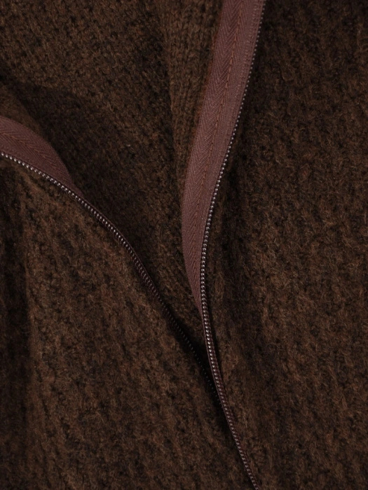 Elegancki sweter damski rozpinany w odcieniu brązu – prosty krój z kapturem i bufiastym rękawem 42174