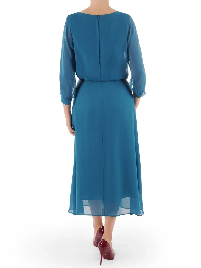 Elegancka zielona sukienka rozkloszowana maxi – kobiecy fason z efektownym rozcięciem 38657