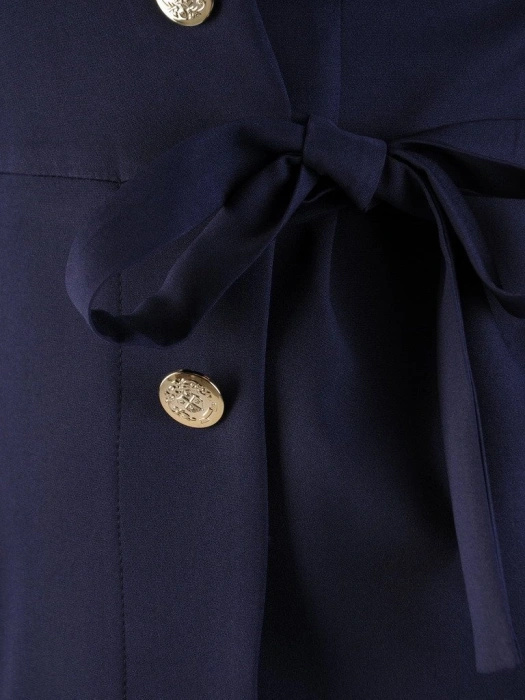 Elegancka granatowa sukienka kopertowa z rękawem 3/4 – wyszczuplające zaszewki i wiązanie w pasie 22213