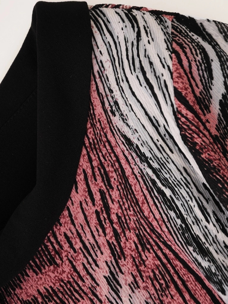 Komplet z tuniką w zwierzęcy print i czarnymi spodniami wide leg – komfortowy fason maskujący sylwetkę 39257