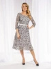 Elegancka sukienka rozkloszowana midi z rękawem 3/4 – stylowy czarno-biały wzór z paskiem w talii 37665