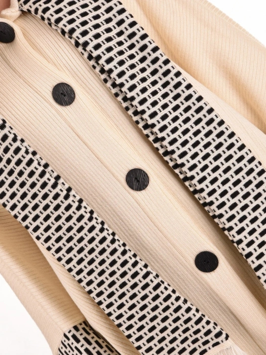 Elegancki sweter damski na jesień z kołnierzem – luźny krój maskujący biodra z ozdobnym zapięciem 42165