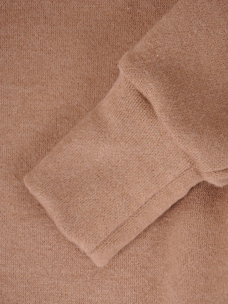 Elegancki sweter damski z golfem prosty beżowy – ciepły fason z kieszeniami na jesień i zimę 39097