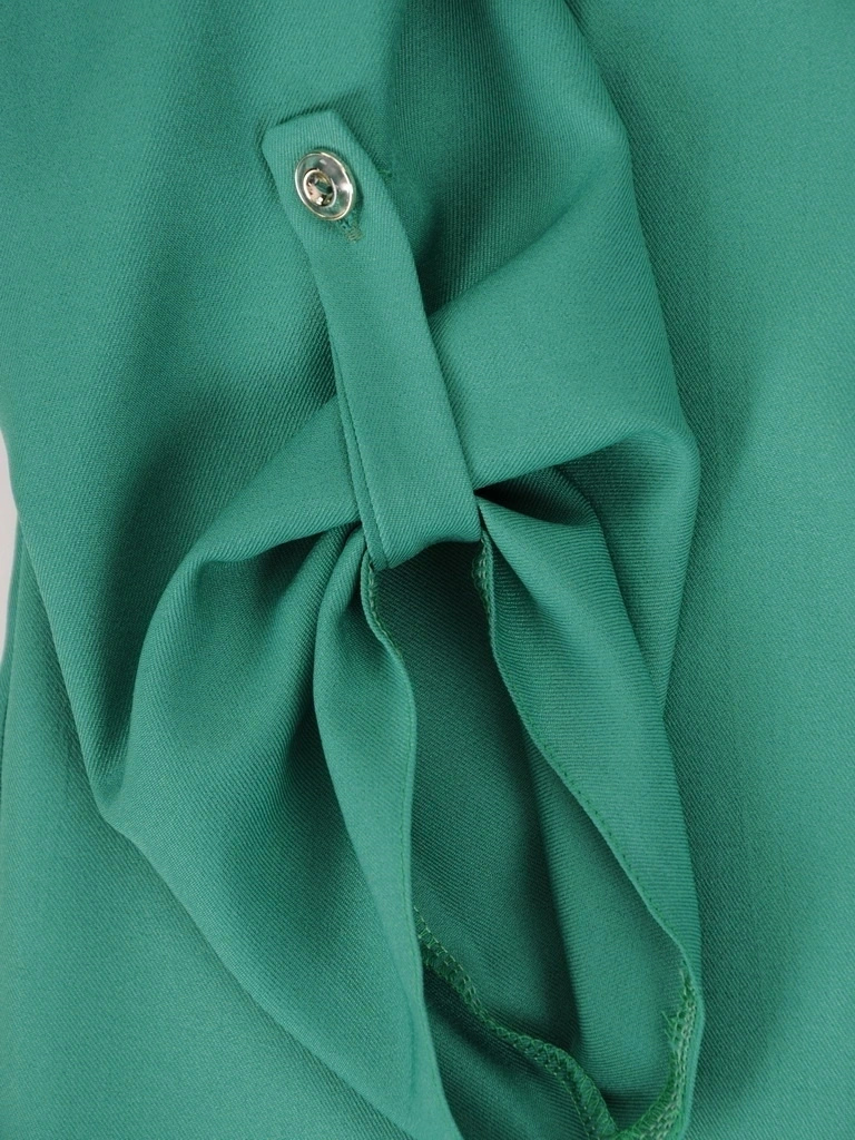 Elegancka bluzka damska wizytowa zielona – prosty fason z ozdobnymi guzikami 36696