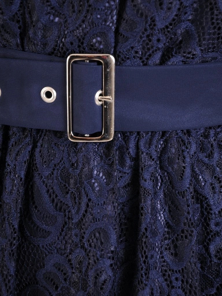 Elegancka sukienka na wesele i święta rozkloszowana midi – kobiecy fason w kwiaty z guzikami 27372