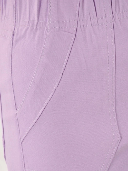 Liliowe spodnie damskie na gumce – wygodne szorty z rozcięciami po bokach 37566