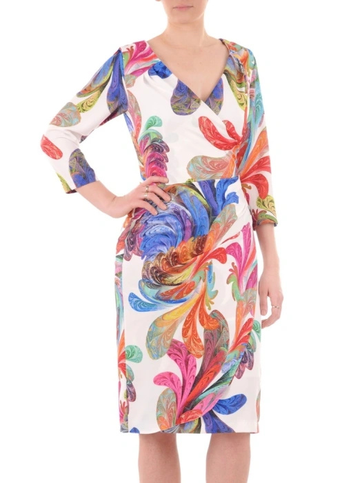 Wzorzysta sukienka kopertowa midi – maskujące zakładki i fason pięknie modelujący sylwetkę 35563
