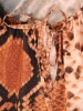 Jesienna sukienka maxi w zwierzęcy print – rozkloszowany fason z długim rękawem 34084