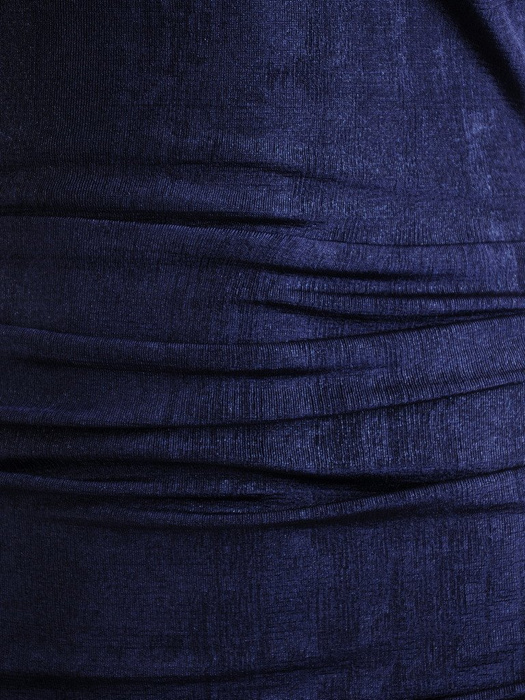 Długa suknia z modnym dekoltem, kreacja odkrywająca ramiona 21097