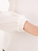 Elegancka, biała bluzka damska z ozdobnymi przeszyciami 31501