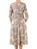 Kobieca sukienka rozkloszowana maxi w kwiaty – elegancki fason wysmuklający sylwetkę z rękawem 3/4 39329