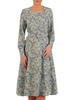 Rozkloszowana sukienka z paskiem, kreacja w modnym kolorze 25032