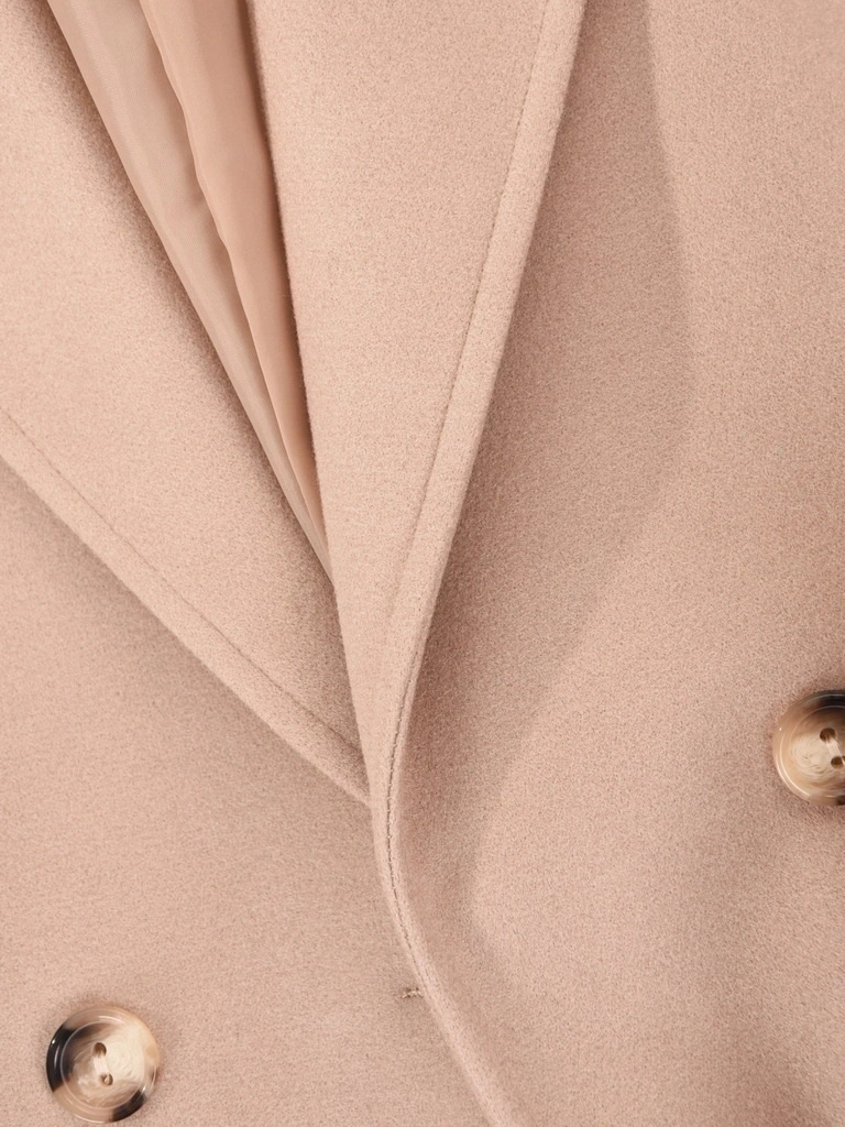 Klasyczny płaszcz jesienno-zimowy damski beżowy – kobiecy krój modelujący sylwetkę 42246