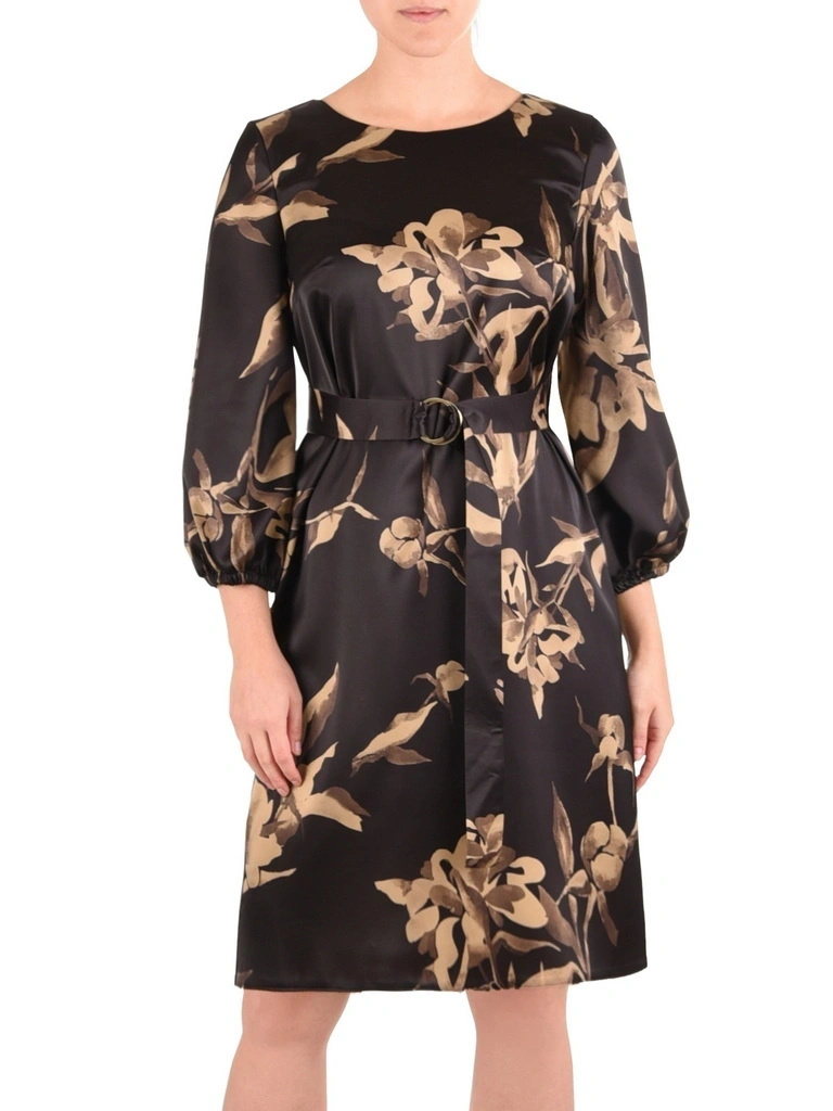 Elegancka czarna sukienka w kwiaty o prostym kroju – pasek w talii i dekolt łódka 42187