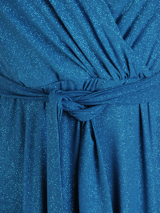 Wieczorowa, kopertowa suknia maxi z połyskującego materiału 31750