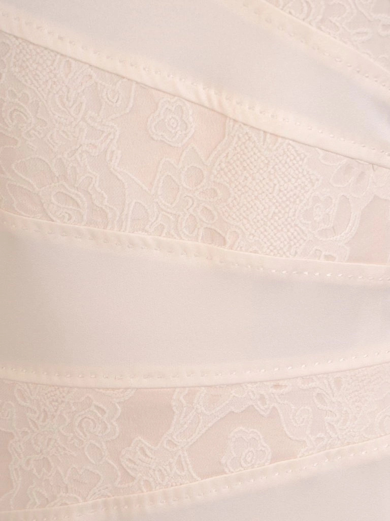 Klasyczna damska sukienka ecru z dekoltem V – prosty fason z wysmuklającymi zaszewkami 29229