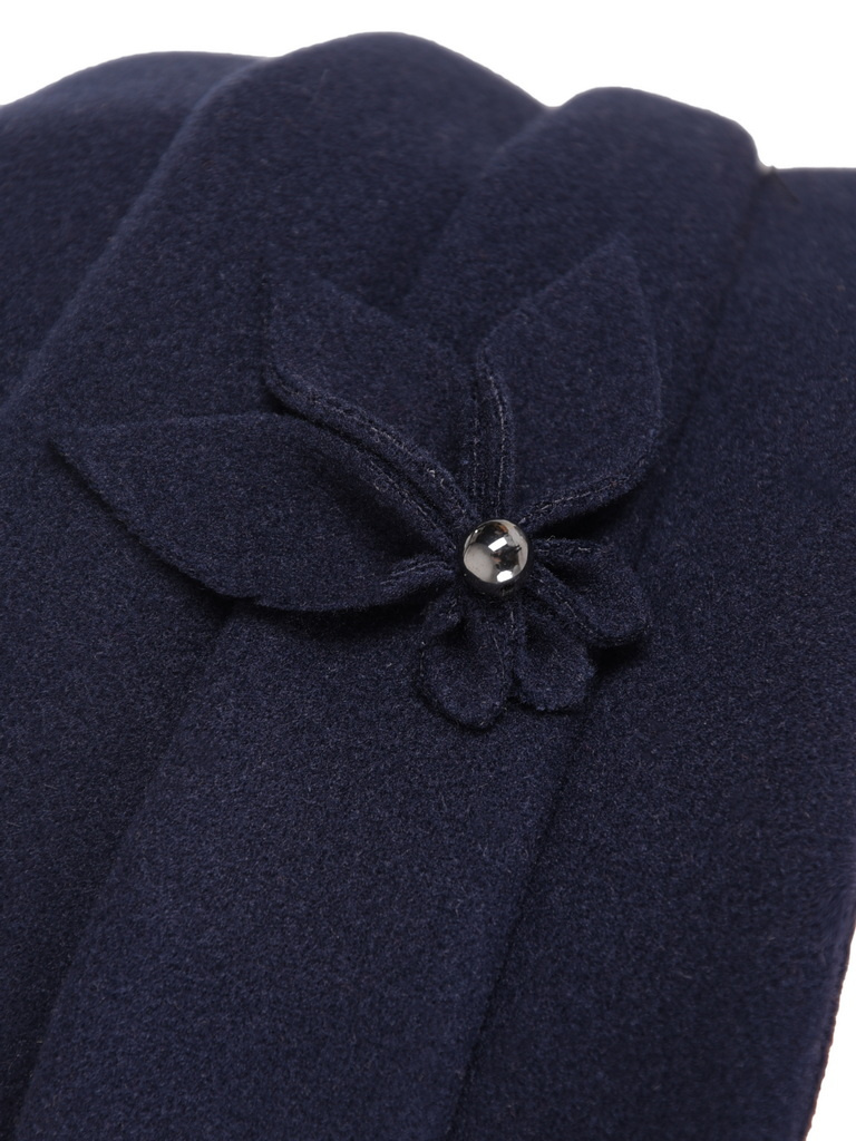 Elegancki granatowy kapelusz damski cloche – ocieplana propozycja z ozdobną wstawką 42427