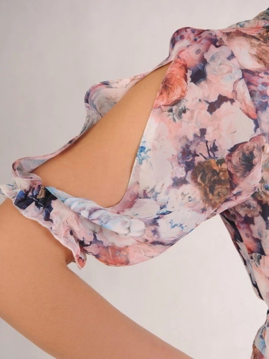 Elegancka sukienka wizytowa midi w kwiaty – rozkloszowany fason z bufiastym rękawem 28988