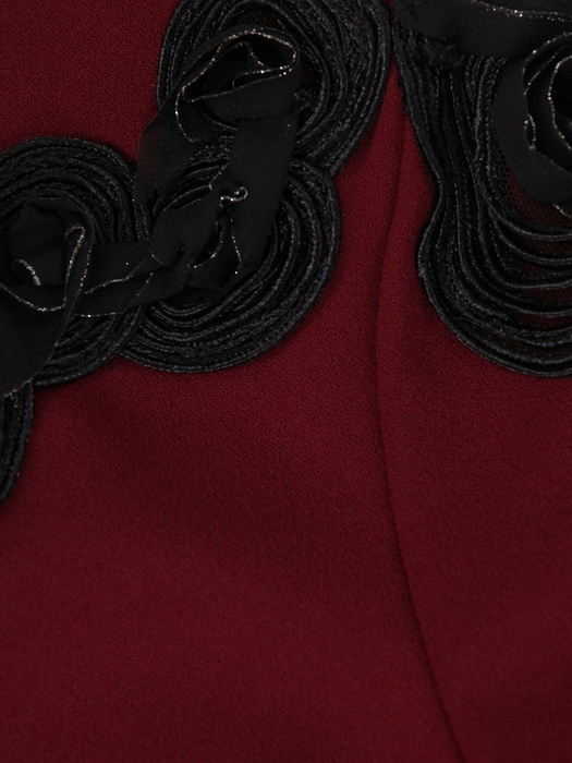 Sukienka z efektowną aplikacją, elegancka kreacja w modnym fasonie 14065