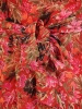 Elegancka sukienka rozkloszowana midi w kwiaty – dekolt w serek i fason wysmuklający figurę 33392