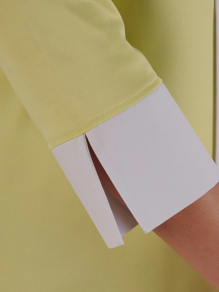 Elegancka żółta sukienka trapezowa midi – stylowy krój z kontrastowym kołnierzykiem 9942