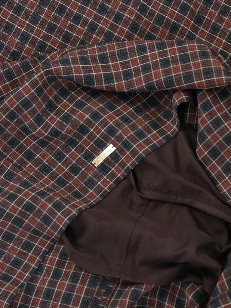 Elegancka sukienka trapezowa w kratę do pracy – kobiecy krój tuszujący biodra 9095