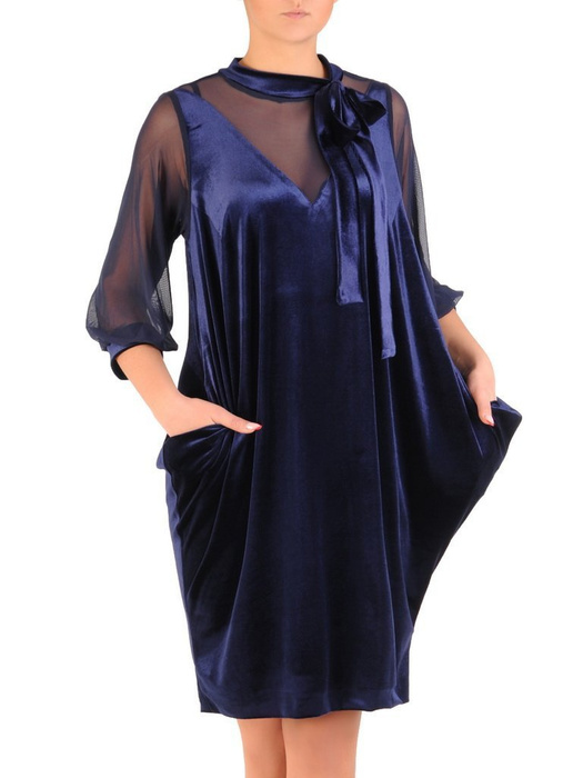 Luźna aksamitna suknia z wiązaną przy szyi kokardą 28050